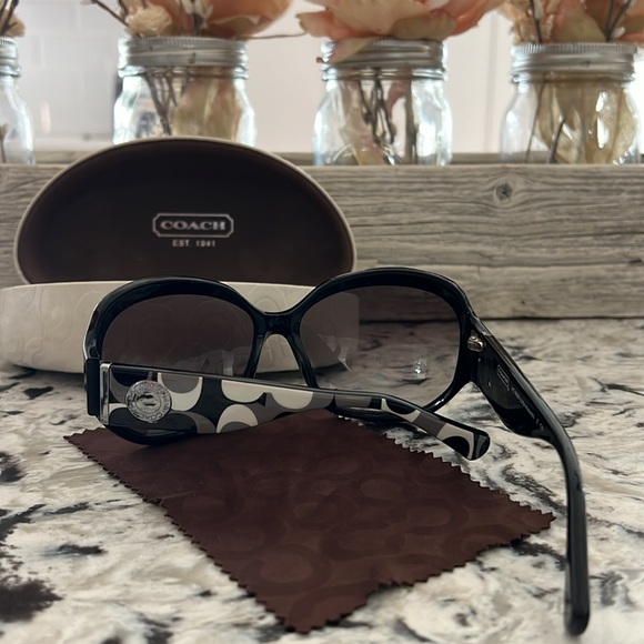 Coach Sumglasses - Picture 3 of 9